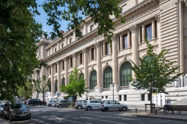 GENEVA, SWitzERLAND - 18 Haziran 2023: Tipik sokak ve İsviçre 'nin Cenevre kentindeki binalar