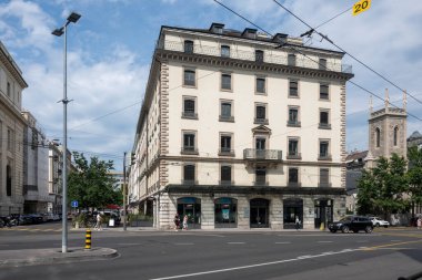 GENEVA, SWitzERLAND - 18 Haziran 2023: Tipik sokak ve İsviçre 'nin Cenevre kentindeki binalar