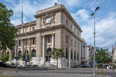GENEVA, SWitzERLAND - 18 Haziran 2023: Tipik sokak ve İsviçre 'nin Cenevre kentindeki binalar