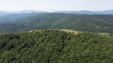 Rudina Dağı, Pernik Bölgesi, Bulgaristan 'ın İnanılmaz Yaz Manzarası