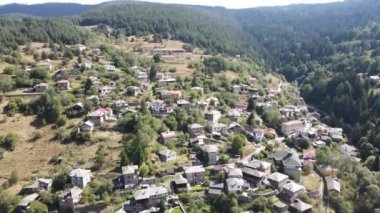 Bulgaristan 'ın Mechit ve Popova Kapa zirveleri yakınlarındaki Rila Dağı' nın şaşırtıcı sonbahar manzarası