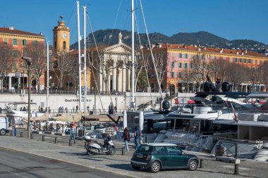 Güzel, FRANCE - 28 Ocak 2024: Nice, Provence Alpes-Cote d 'Azur, Fransa' da tipik sokak ve bina