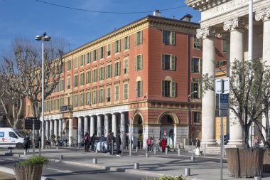 Güzel, FRANCE - 28 Ocak 2024: Nice, Provence Alpes-Cote d 'Azur, Fransa' da tipik sokak ve bina