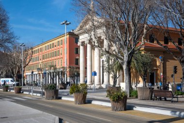 Güzel, FRANCE - 28 Ocak 2024: Nice, Provence Alpes-Cote d 'Azur, Fransa' da tipik sokak ve bina