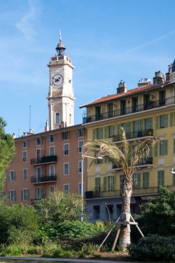 Güzel, FRANCE - 28 Ocak 2024: Nice, Provence Alpes-Cote d 'Azur, Fransa' da tipik sokak ve bina