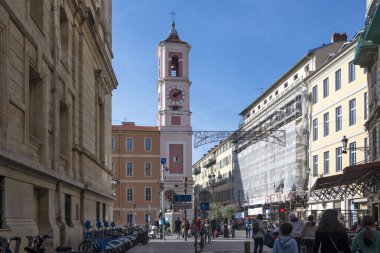 Güzel, FRANCE - 28 Ocak 2024: Nice, Provence Alpes-Cote d 'Azur, Fransa' da tipik sokak ve bina