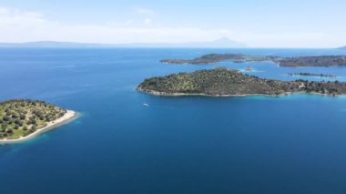Lagonisi Sahili yakınlarındaki Sithonia kıyı şeridi, Chalkidiki, Orta Makedonya, Yunanistan