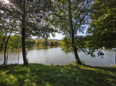Pancharevo gölünün sonbahar manzarası, Sofya şehir bölgesi, Bulgaristan