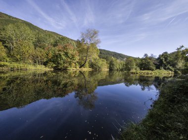 Pancharevo gölünün sonbahar manzarası, Sofya şehir bölgesi, Bulgaristan