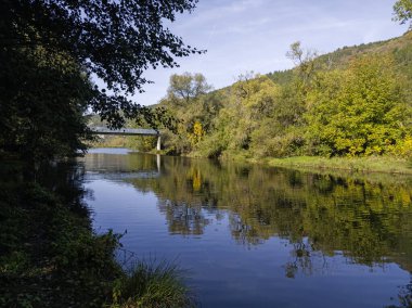 Pancharevo gölünün sonbahar manzarası, Sofya şehir bölgesi, Bulgaristan