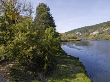 Pancharevo gölünün sonbahar manzarası, Sofya şehir bölgesi, Bulgaristan