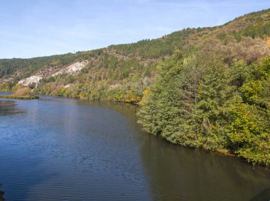 Pancharevo gölünün sonbahar manzarası, Sofya şehir bölgesi, Bulgaristan