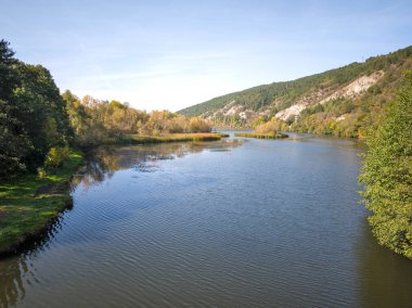 Pancharevo gölünün sonbahar manzarası, Sofya şehir bölgesi, Bulgaristan