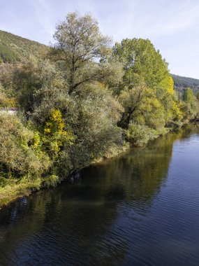 Pancharevo gölünün sonbahar manzarası, Sofya şehir bölgesi, Bulgaristan