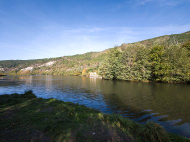 Pancharevo gölünün sonbahar manzarası, Sofya şehir bölgesi, Bulgaristan