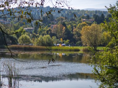 Pancharevo gölünün sonbahar manzarası, Sofya şehir bölgesi, Bulgaristan