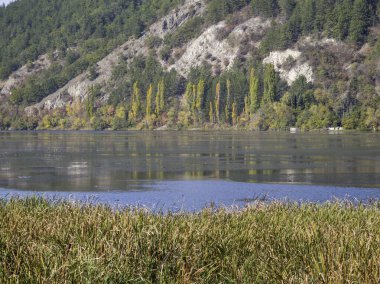 Pancharevo gölünün sonbahar manzarası, Sofya şehir bölgesi, Bulgaristan