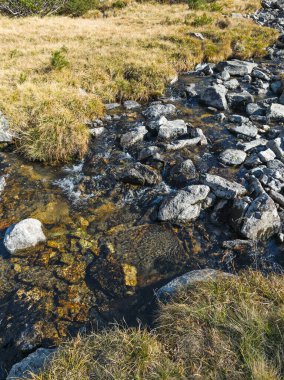 Bulgaristan 'ın Malyovitsa ve Orlovets zirveleri yakınlarındaki Rila Dağı' nın sonbahar manzarası
