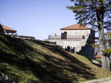 Bulgaristan 'ın başkenti Sofya' nın Belchin kasabası yakınlarındaki Çar Mali mezunu geç dönem Roma yerleşim bölgesinin sonbahar manzarası