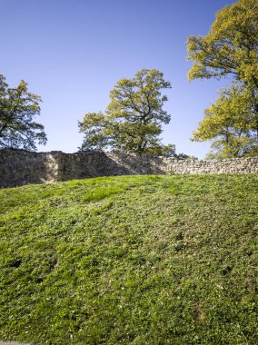 Bulgaristan 'ın başkenti Sofya' nın Belchin kasabası yakınlarındaki Çar Mali mezunu geç dönem Roma yerleşim bölgesinin sonbahar manzarası