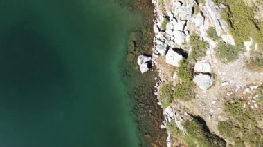 Bulgaristan 'ın Malyovitsa Gölleri yakınlarındaki Rila Dağı' nın Sonbahar Havası manzarası