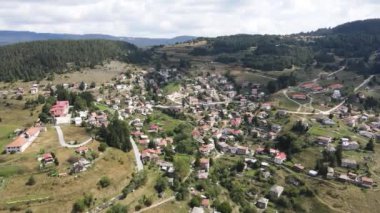 Bulgaristan 'ın Filibe Bölgesi, Otantik 19. yüzyıl evleriyle Lilkovo Köyü' nün inanılmaz manzarası