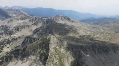 Bulgaristan 'ın Banderitsa Nehri etrafındaki Pirin Dağı' nın şaşırtıcı hava manzarası