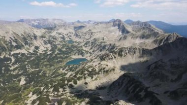 Bulgaristan 'ın Banderitsa Nehri etrafındaki Pirin Dağı' nın şaşırtıcı hava manzarası