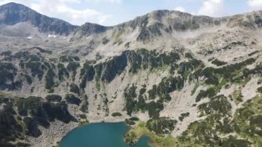 Bulgaristan 'ın Banderitsa Nehri etrafındaki Pirin Dağı' nın şaşırtıcı hava manzarası