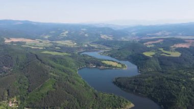 Topolnitsa Reservoir, Sredna Gora Dağı, Bulgaristan 'ın yay manzarası