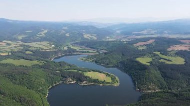 Topolnitsa Reservoir, Sredna Gora Dağı, Bulgaristan 'ın yay manzarası