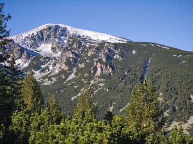 Rila Dağı 'nın Mechit yakınlarındaki muhteşem sonbahar manzarası ve Popova Kapa zirveleri, Bulgaristan