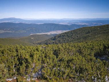 Rila Dağı 'nın Mechit yakınlarındaki muhteşem sonbahar manzarası ve Popova Kapa zirveleri, Bulgaristan