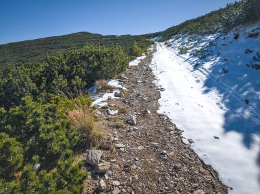 Rila Dağı 'nın Mechit yakınlarındaki muhteşem sonbahar manzarası ve Popova Kapa zirveleri, Bulgaristan