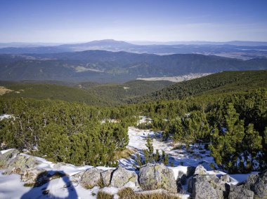 Rila Dağı 'nın Mechit yakınlarındaki muhteşem sonbahar manzarası ve Popova Kapa zirveleri, Bulgaristan