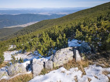 Rila Dağı 'nın Mechit yakınlarındaki muhteşem sonbahar manzarası ve Popova Kapa zirveleri, Bulgaristan
