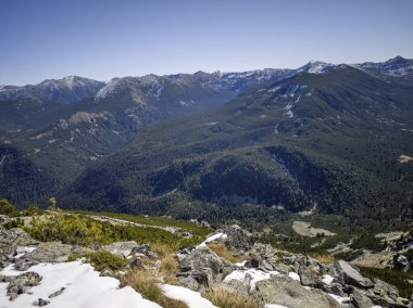 Rila Dağı 'nın Mechit yakınlarındaki muhteşem sonbahar manzarası ve Popova Kapa zirveleri, Bulgaristan