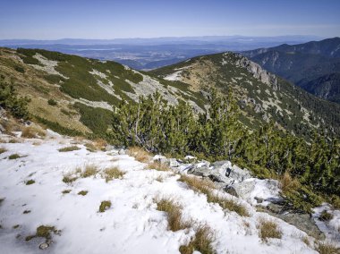 Rila Dağı 'nın Mechit yakınlarındaki muhteşem sonbahar manzarası ve Popova Kapa zirveleri, Bulgaristan