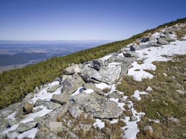 Rila Dağı 'nın Mechit yakınlarındaki muhteşem sonbahar manzarası ve Popova Kapa zirveleri, Bulgaristan