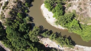 Bulgaristan 'ın Kresna Vadisi' nden geçen Struma Nehri 'nin havadan görüntüsü