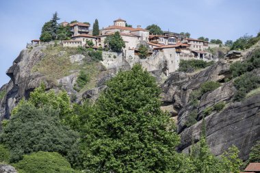 Meteora Manastırlarının bahar manzarası, Teselya, Yunanistan