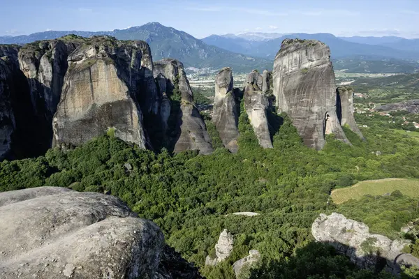 Meteora Manastırlarının bahar manzarası, Teselya, Yunanistan