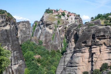 Meteora Manastırlarının bahar manzarası, Teselya, Yunanistan