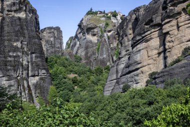 Meteora Manastırlarının bahar manzarası, Teselya, Yunanistan