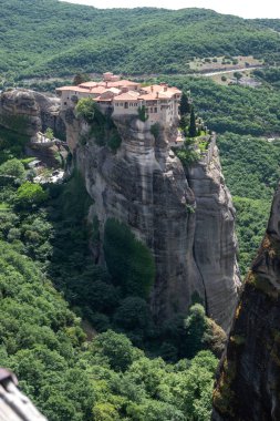 Meteora Manastırlarının bahar manzarası, Teselya, Yunanistan