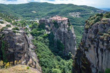 Meteora Manastırlarının bahar manzarası, Teselya, Yunanistan