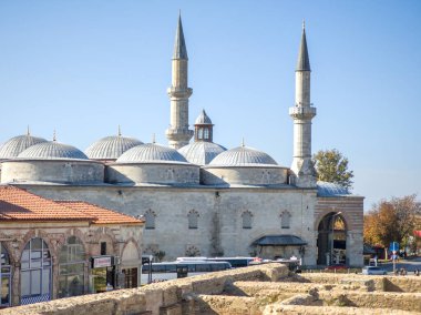 EDIRNE, TURKEY - Kasım 02, 2024: Edirne şehir merkezinin panoramik manzarası, Doğu Trakya, Türkiye