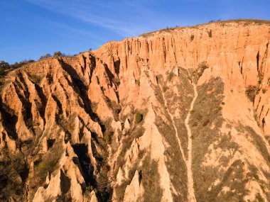 Bulgaristan 'ın Kyustendil bölgesi, Kyustendil bölgesindeki Stob piramitlerinin Hava Sonbahar Günbatımı görünümü