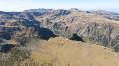 Bulgaristan 'ın Malyovitsa zirvesi yakınlarındaki Rila Dağı' nın şaşırtıcı sonbahar manzarası