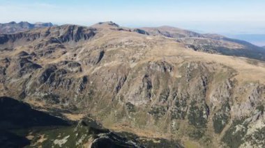 Bulgaristan 'ın Malyovitsa zirvesi yakınlarındaki Rila Dağı' nın şaşırtıcı sonbahar manzarası